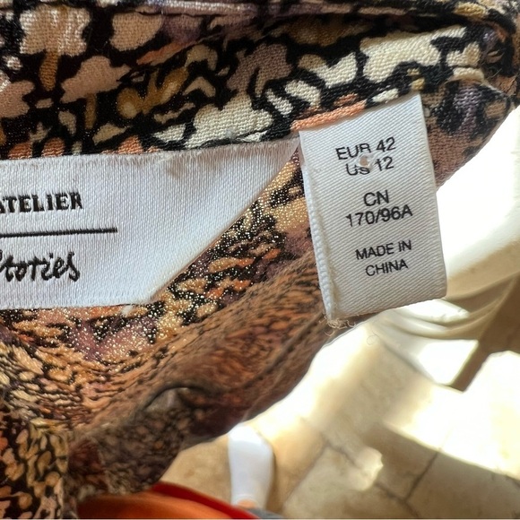 3/$30 🍂 Stockholm Atelier + Other Stories V Neck Abstract  Dress - Picture 10 of 10